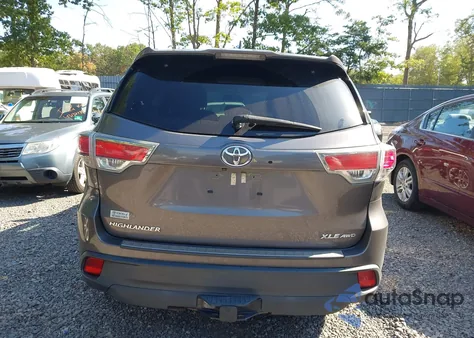 2016 Toyota Highlander Xle V6 z USA, uszkodzony, nr VIN 5TDJKRFH1GS301433